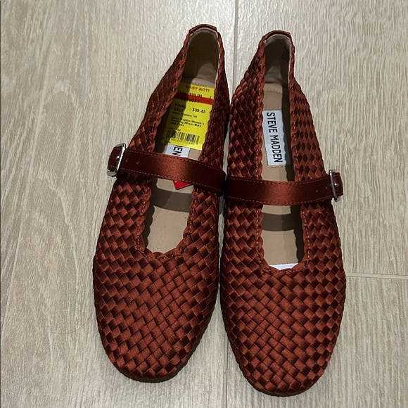 Steve Madden Woven Flats - Picture 1 of 4